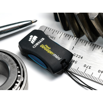 4GB Corsair Mini Flash Voyager, Capless retractable, Water Risistant Connector, Rubber Housing