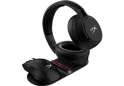 Mouse and headset during charge on HyperX ChargePlay Base