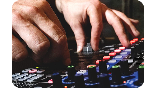 Zoom LiveTrak L-12 mixing desk