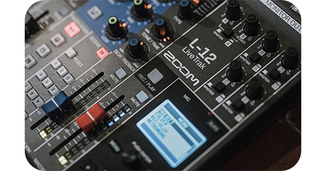 Zoom LiveTrak L-12 mixing desk
