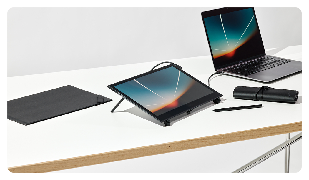 Wacom Movink connected to a laptop with accessories