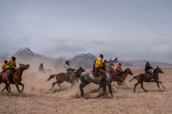 Fujifilm X-E5 sample image of group of horse riders in desert