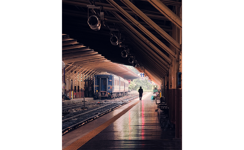 sample image of a train station platform taken with the fujifilm xs20 using a 115mm lens