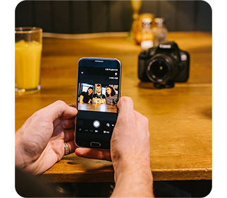 Canon Camera Connect app on a mobile phone with the Canon EOS 2000D in the background