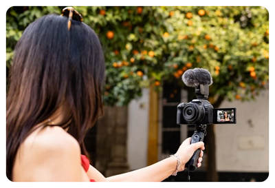 someone using the canon r10 as a vloging camera with mic attached