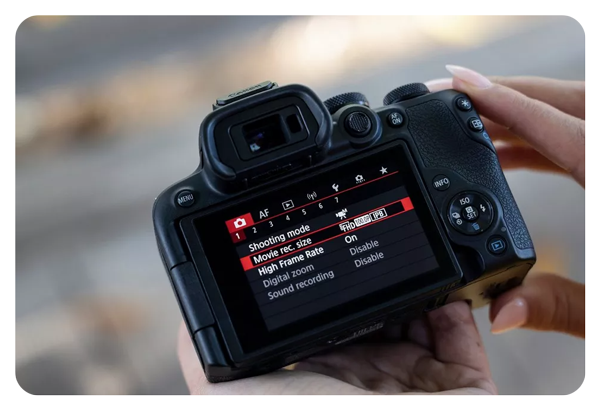 close up of the back of the canon r10 showing the user interface