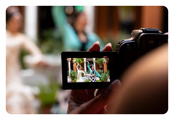 close up of the Canon EOS R10 view finder showing the auto focus interface