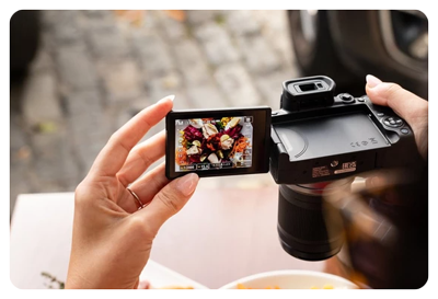 the viewfinder pulled out and twisted on the canon r10