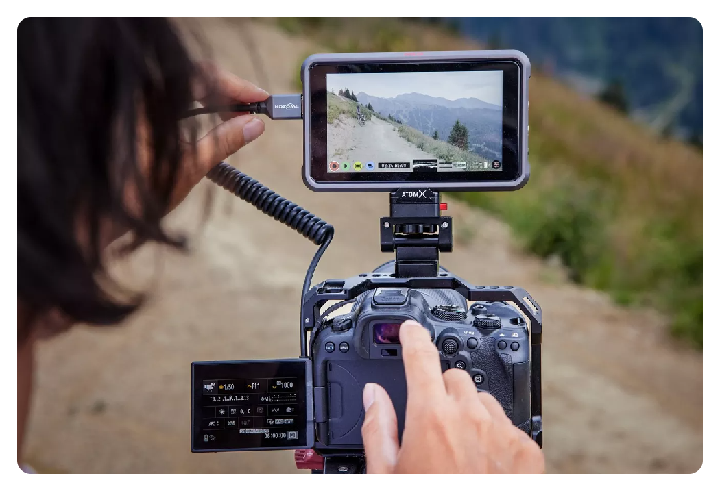 monitor attached to the cannon r6 mark ii for 6k pro res raw output
