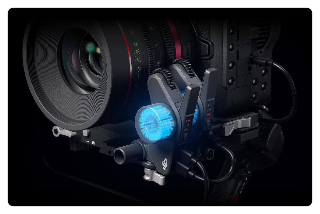 dji focus pro motor attached to the DJI RS 4 Pro