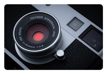 close up of the Fujifilm X half lens