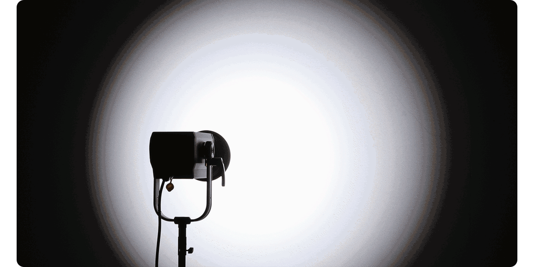 animated gif of godox M600bi pointed at a wall with changing light colours
