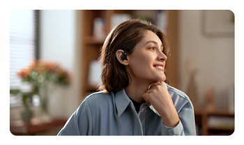 someone with the Hollyland LARK MAX 2 ows earphones