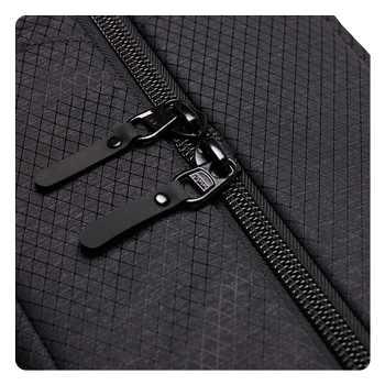 close up of the zips on the Manfrotto Pro Light Tripod Bag 69