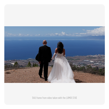 sample image of a couple getting married taken with the Panasonic LUMIX S1IIE