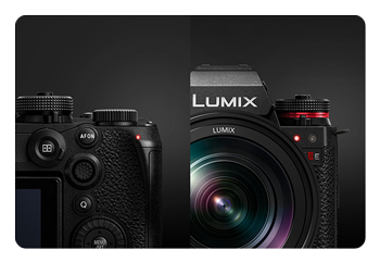 close up of the Panasonic LUMIX S1IIE tally lights