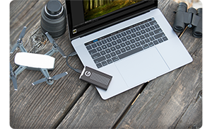 g drive ssd connected to a laptop