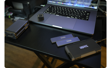 SanDisk Professional PRO-BLADE SSD Mag and transport being ingested onto Apple Macbook