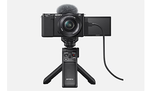 Sony ZV-e10 powered by usb-c on a mini tripod