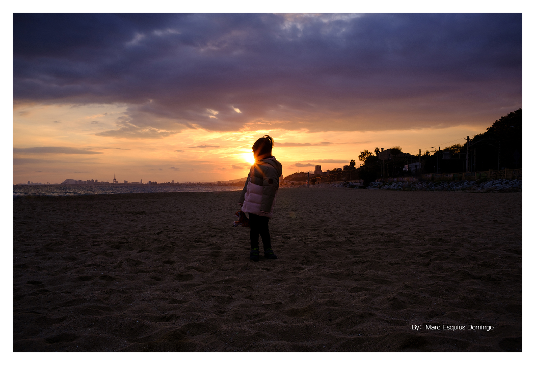 sample image of a child on a beach taken with the ttartisan 23mm f1.4 lens