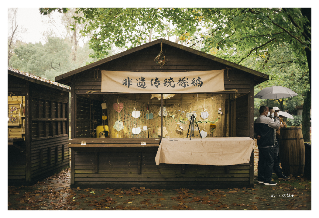 sample image of a wooden stall in the rain taken with the ttartisan 23mm f1.4 lens