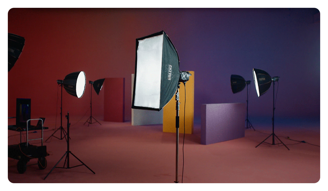 different accessories attached to the zhiyun b-series cob led