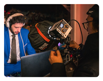 someone using the molus g60 outdoors while filming someone with headphones on