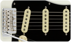 American Performer Stratocaster (Arctic White)