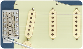 American Performer Stratocaster (Satin Lake Placid Blue)