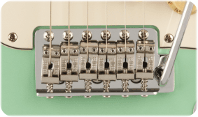 VINTAGE-STYLE SYNCHRONIZED TREMOLO