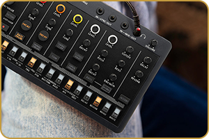 Roland - T-8
