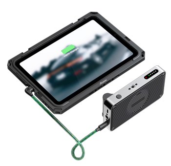 Accsoon SeeMo Pro charging Apple iPad via USB-C