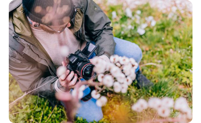 somone taking a photo close up of some flowers using the canon 6d mark ii