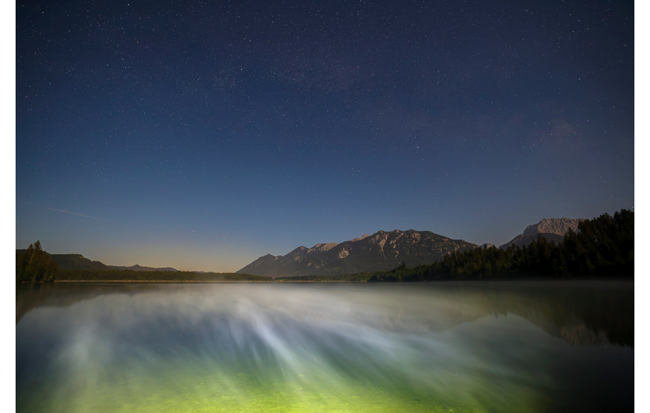 sample photo of the night sky over mountians taken on the canon r5