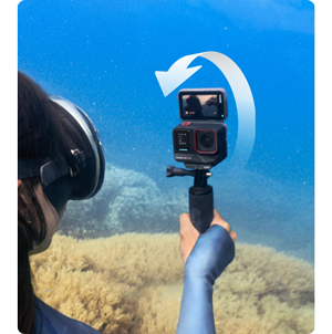 scuba diver using Ace Pro 2 action camera with sceen flipped up in selfie mode