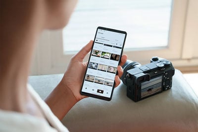 someone connecting the the Sony Alpha 6700 using the app