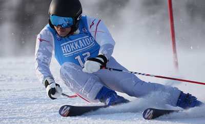 sample image of someone skiing taken using the sony super telephoto lens