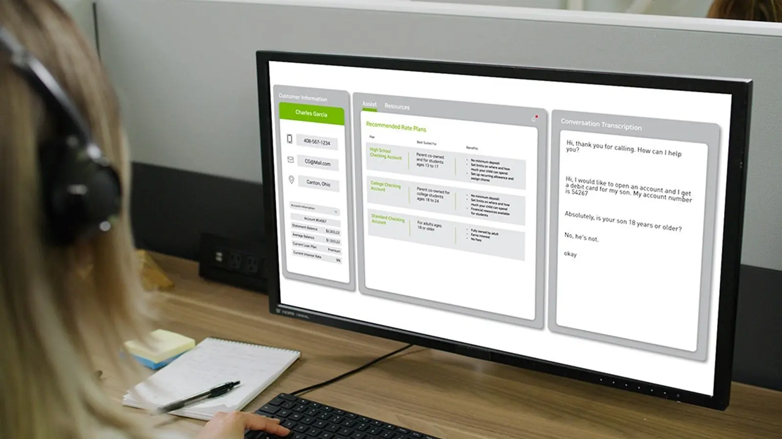 Customer service agent using an AI-assisted support dashboard