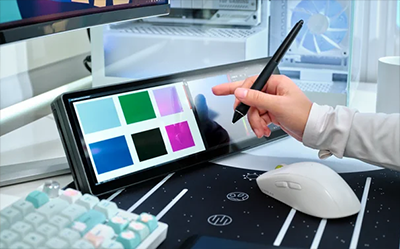 view of digital artist using pen in Photoshop with swatches visible.