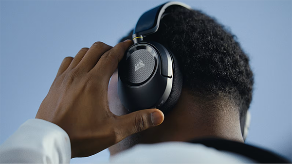 Convenient Volume and Mic Mute.