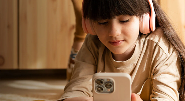 Velop Pro 7 family filters highlighted with a child on smart phone.