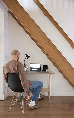 Home Office environment, highlighting the router in use