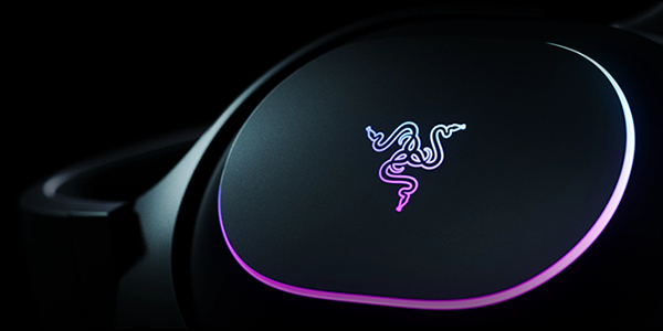 Razer Chroma™ RGB glowing on the side of the earcup.