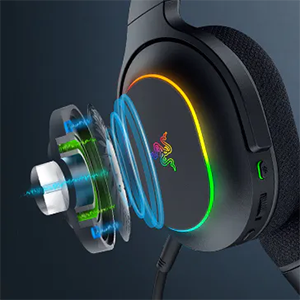 Razer TriForce 40mm driver illustration protruding from the outer ear cup.