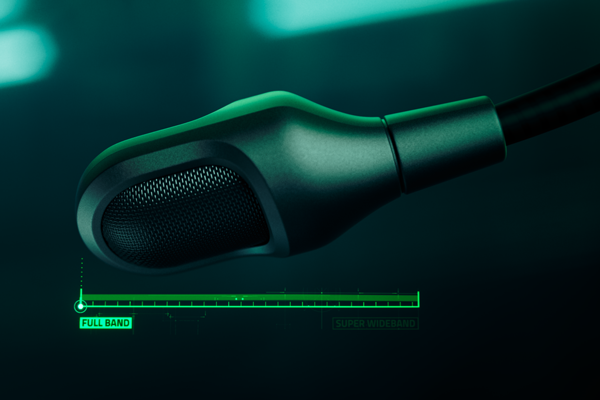 Razer Blackshark V3 Pro HyperClear Full Band 12mm microphone capsule with graphic overlay showing length