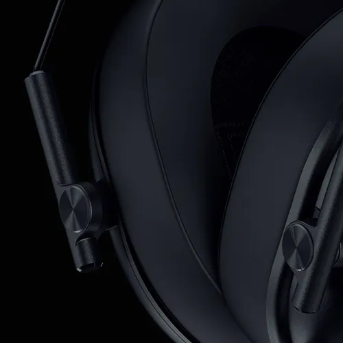 Razer Blackshark V3 swivel joints and foam cushions