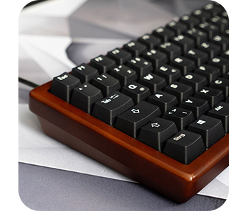 Shot showing a side view of the Skiller Keyboard