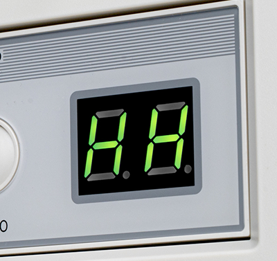 Segment display showing 'HH' indicating full fan output