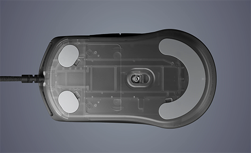 base of mouse with LEDs off showing power switch and rubber pads