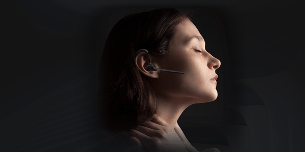 Adjustable Ear Hook & Ultra-Light Design
